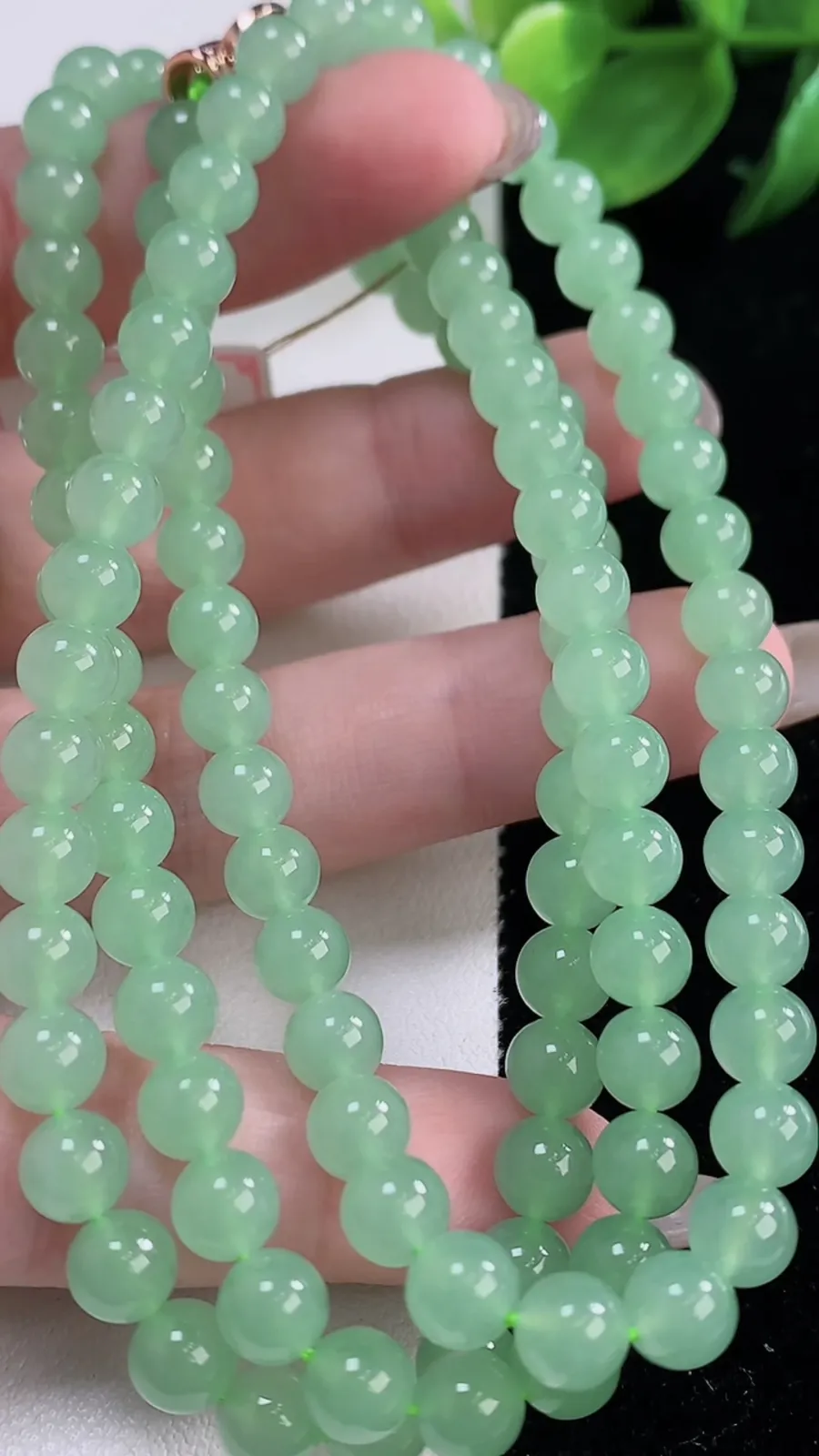 翡翠a货冰种满绿圆珠项链，尺寸6-108颗，重量:43.21g