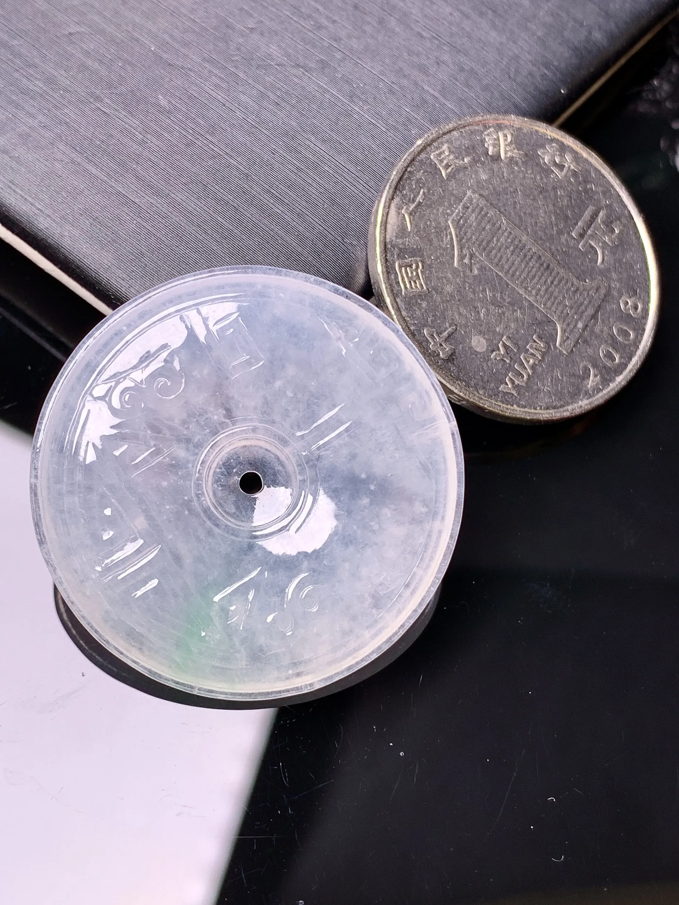 冰种雕花平安扣吊坠 玉质细腻 色泽清新艳丽 整体尺寸30.5*5.5