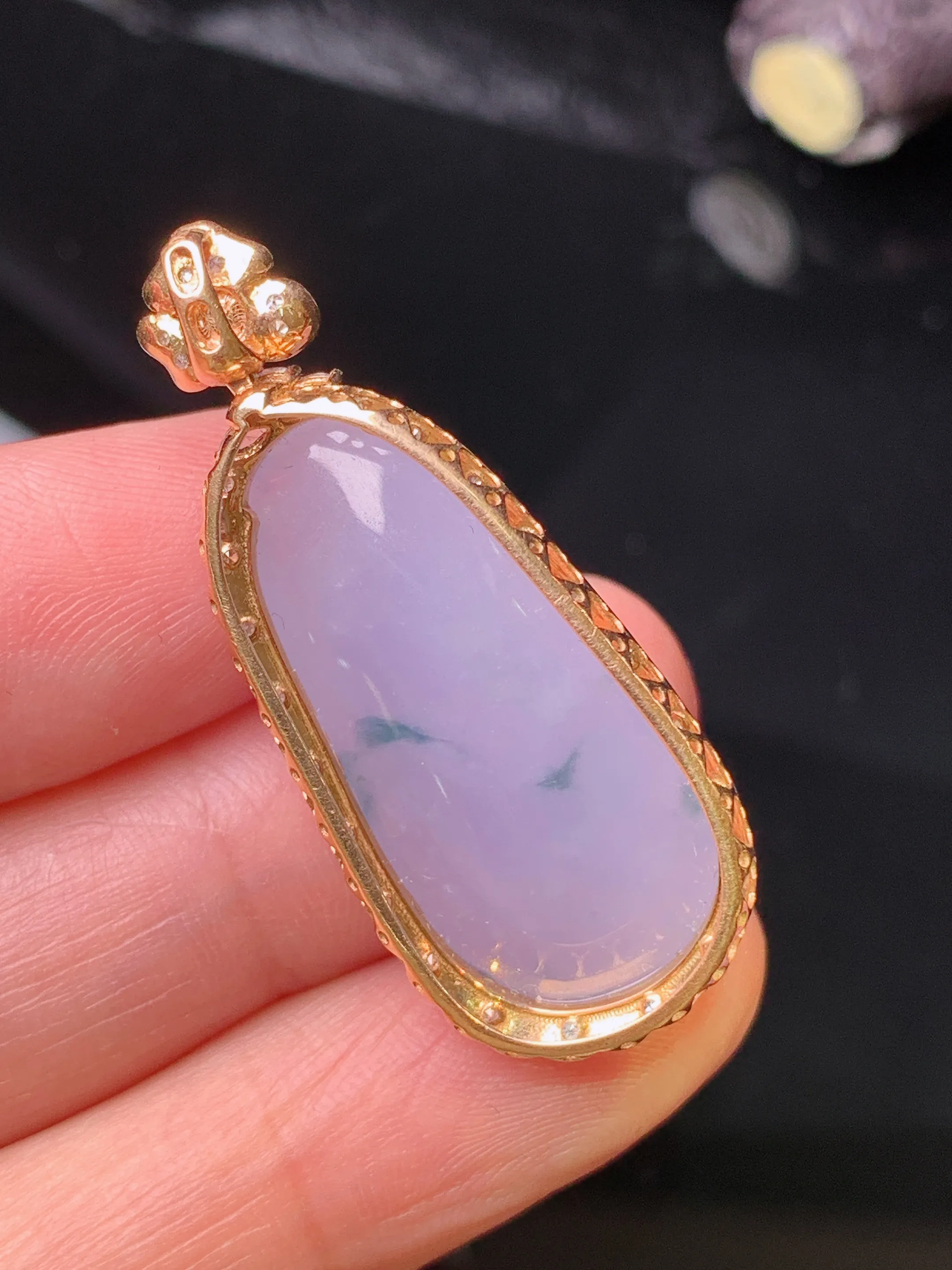 18k金钻镶嵌紫罗兰福瓜吊坠 玉质细腻 色泽清新艳丽 整体尺寸38.3*16.2*9.8