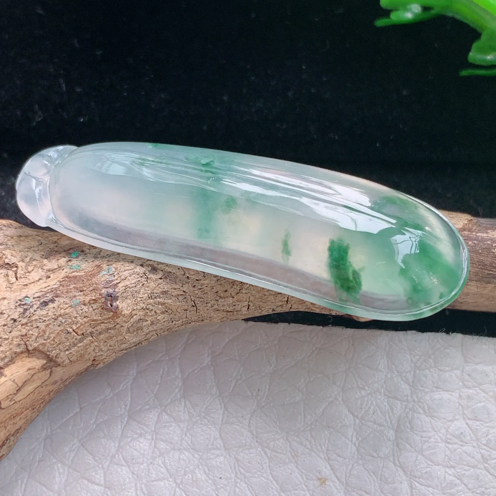 gp实拍34.2*14.8*6缅甸翡翠a货精雕冰飘花福瓜玉吊坠 玉挂件