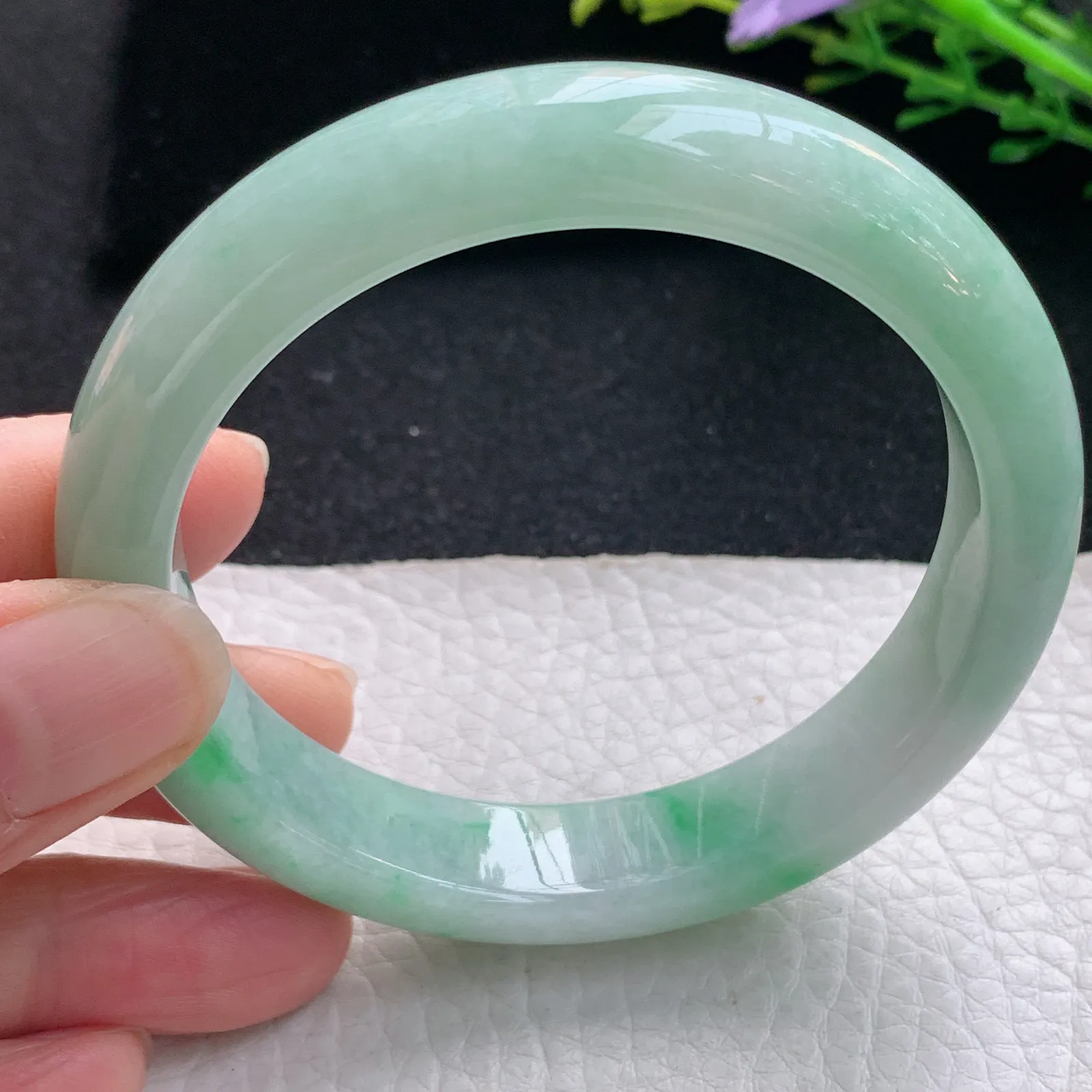 jm自然光58*12.5*8.5平安镯 翡翠a货玉手镯飘绿花宽边珠宝玉手环