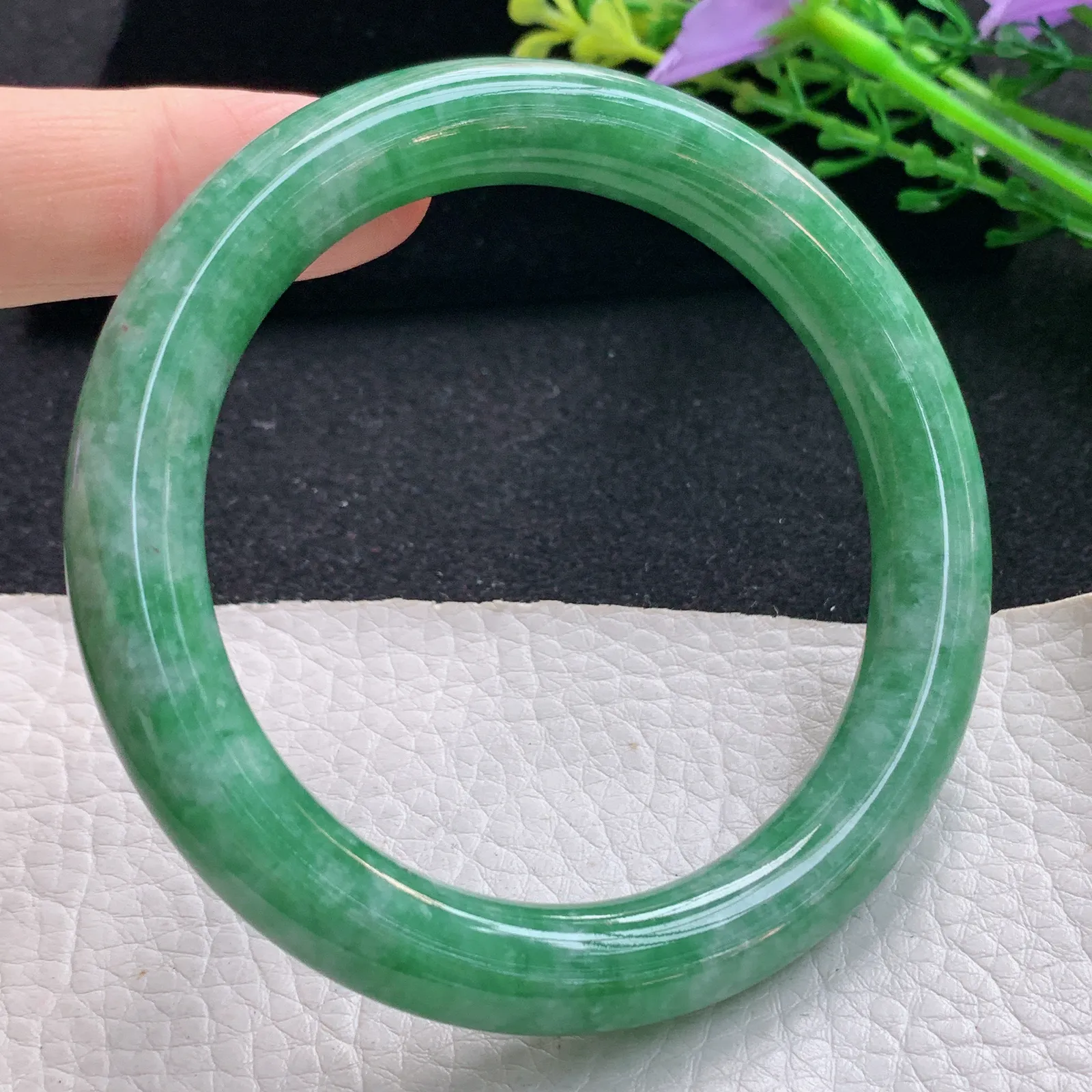 n自然光59*10.3*10美人镯 翡翠a货玉手镯满绿圆条珠宝玉手环