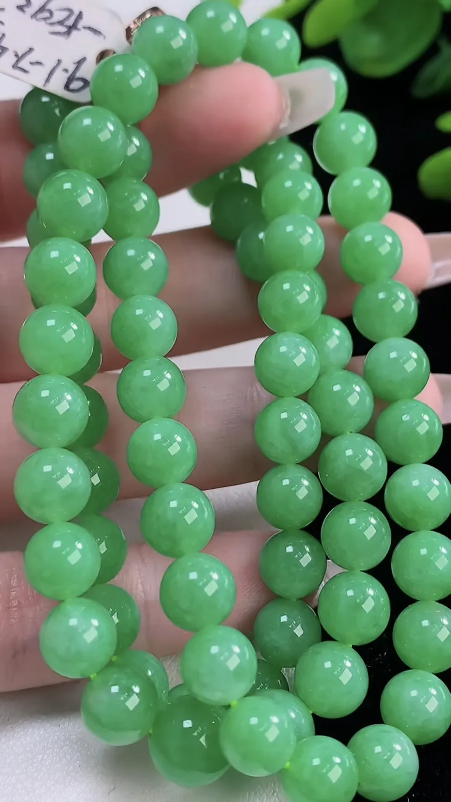 翡翠a货满绿圆珠项链，尺寸9-75颗，重量:65.31g