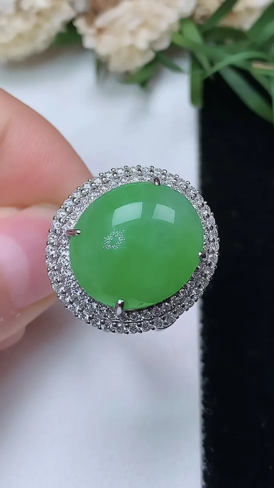 翡翠a货18k金冰种飘阳绿蛋面戒指，尺寸17.8-15-13.2，重量:6.61g