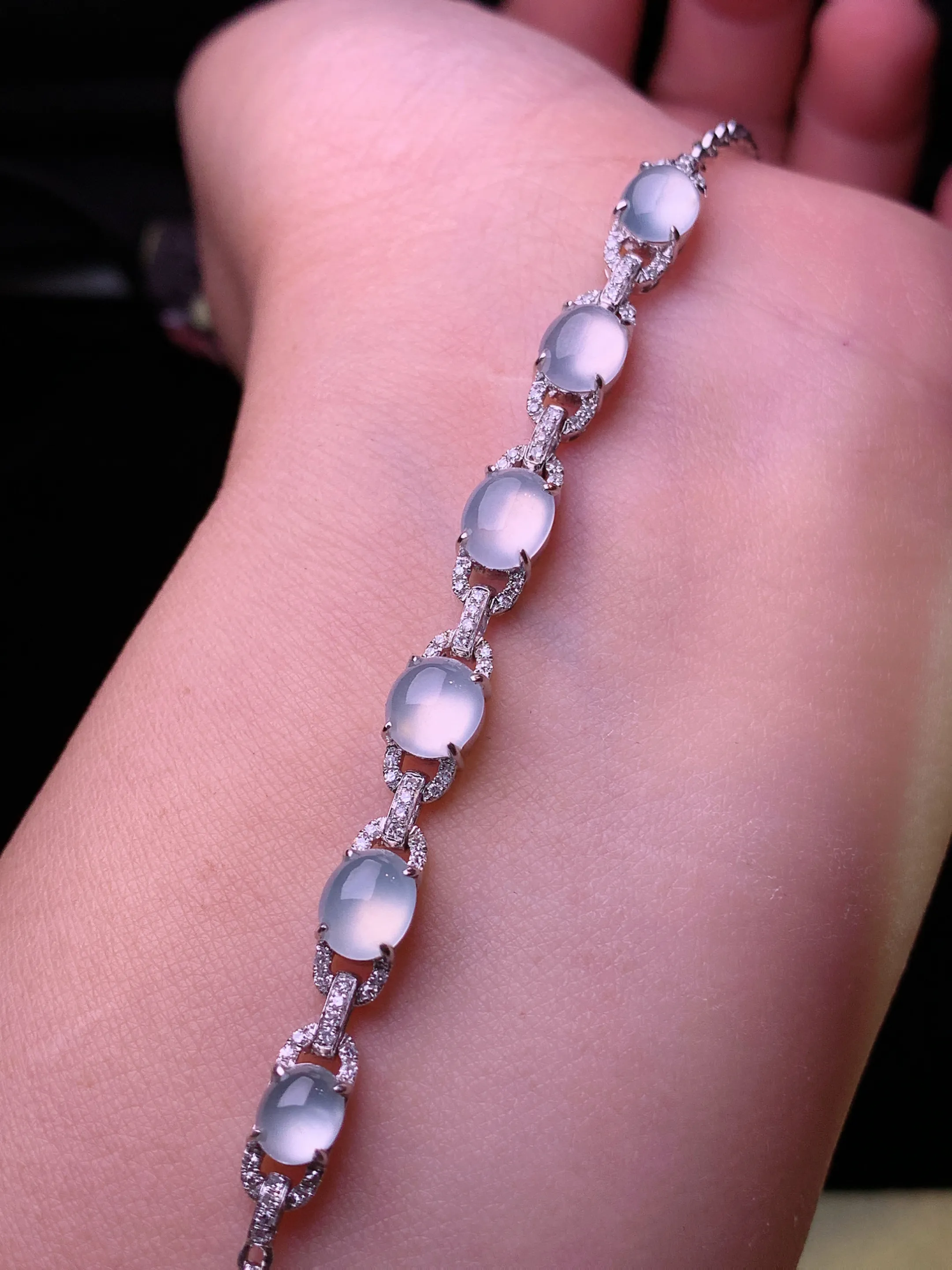 18k金钻镶嵌冰种蛋面手链 玉质细腻 色泽清新艳丽 整体尺寸74.5*5.8*5.6