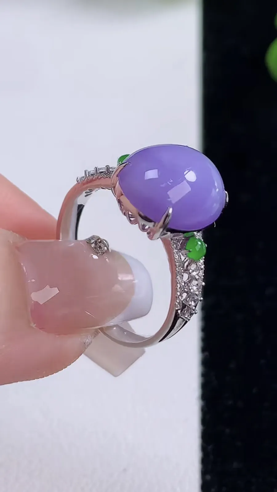 翡翠a货18K金冰种紫罗兰蛋面戒指，尺寸17.6-12.2-10-8，重量:3.70g