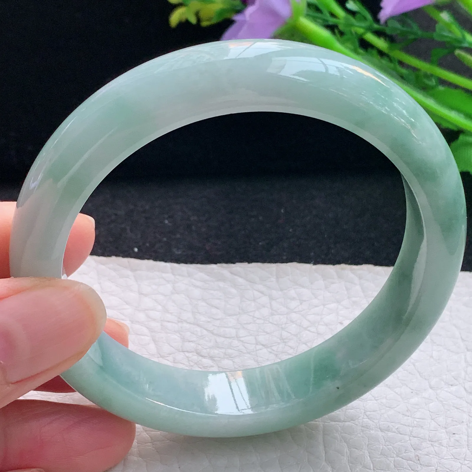 js自然光59*13.2*8.2平安镯 翡翠a货玉手镯飘蓝花宽边珠宝玉手环