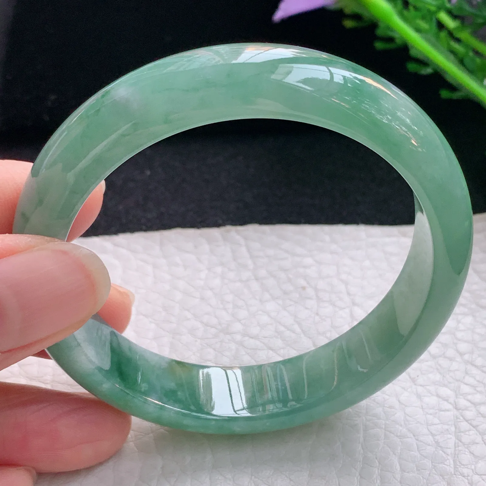 js自然光55*13.2*7.5平安镯 翡翠a货玉手冰润湖水绿宽边珠宝玉手环