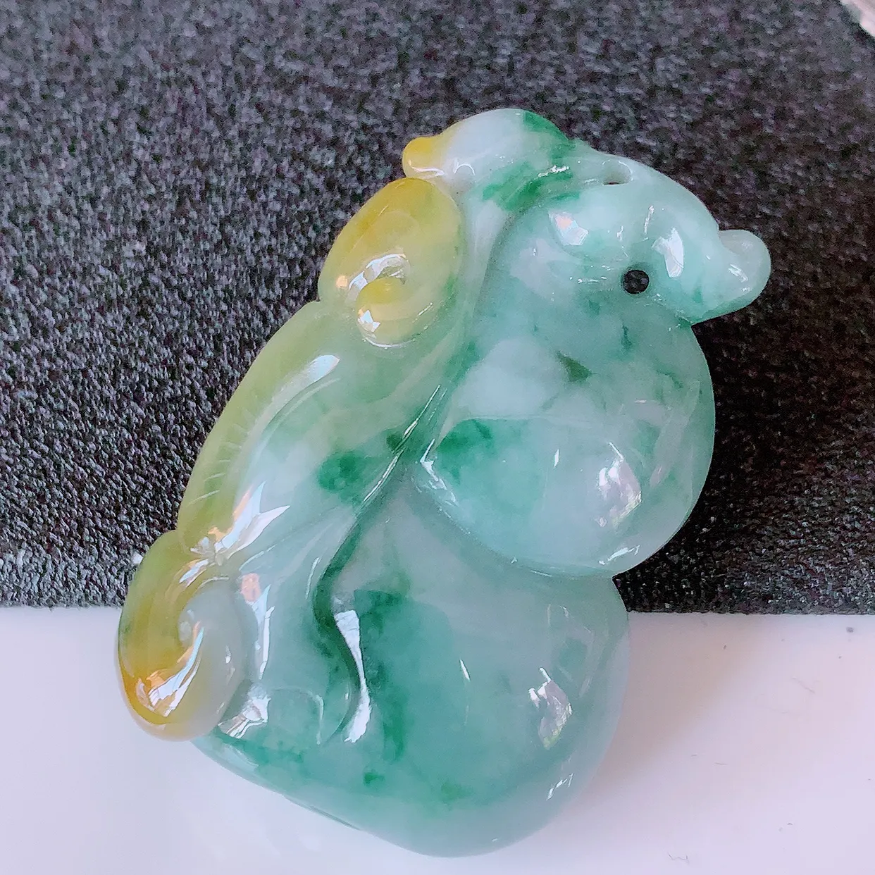 自然光实拍，冰润三彩翡翠福禄葫芦吊坠，翠色灵动，种老水足，寓意好，品相佳，佩戴佳品！#32.5