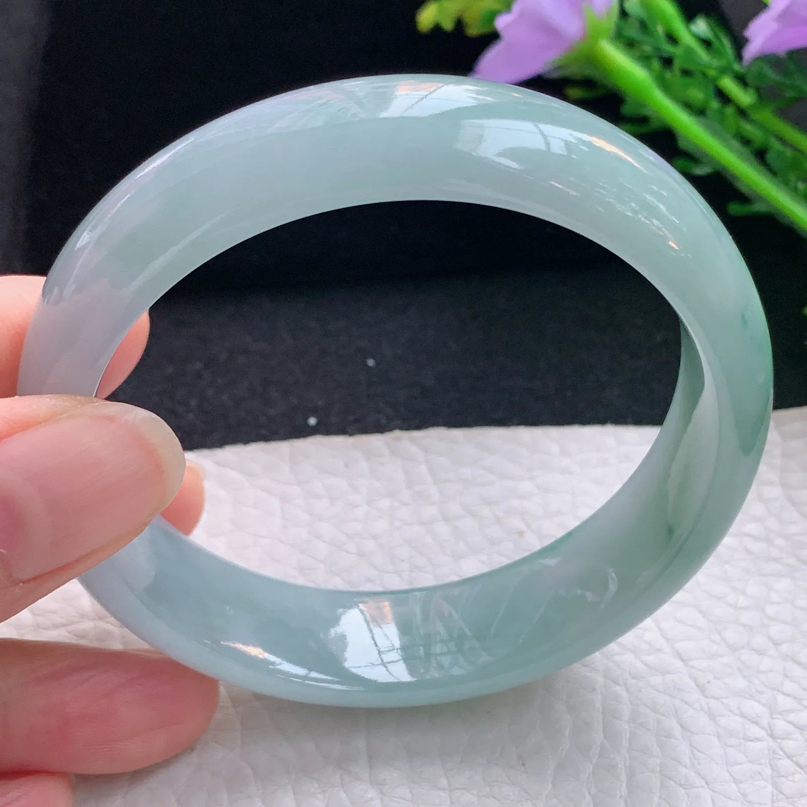 js自然光59*16*7.5轮胎镯 翡翠a货玉手镯飘花宽边水润珠宝玉手环