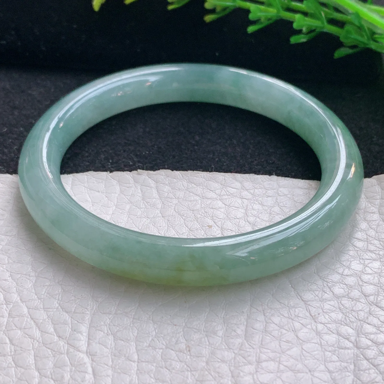 hf自然光53*8.8*8.2美人镯 翡翠a货玉手镯黄加绿圆条珠宝玉手环