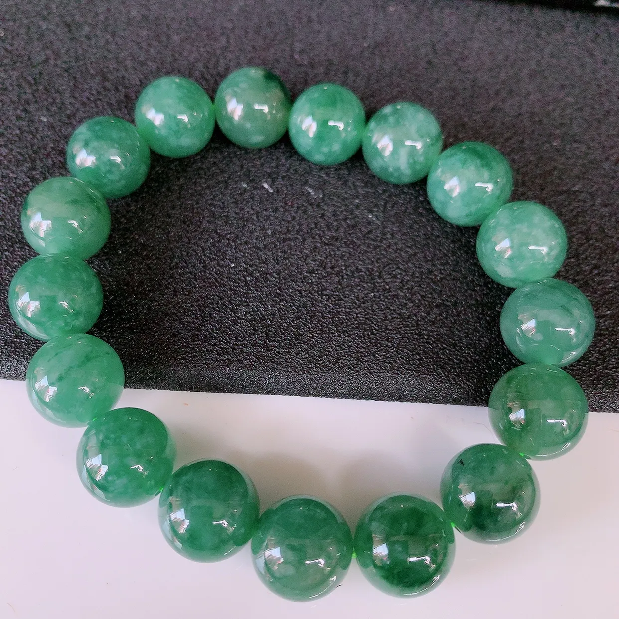 自然光实拍，冰润飘花翡翠手串手链，种老水足，冰清玉润  颜色漂亮  #001.1取一尺寸11.8