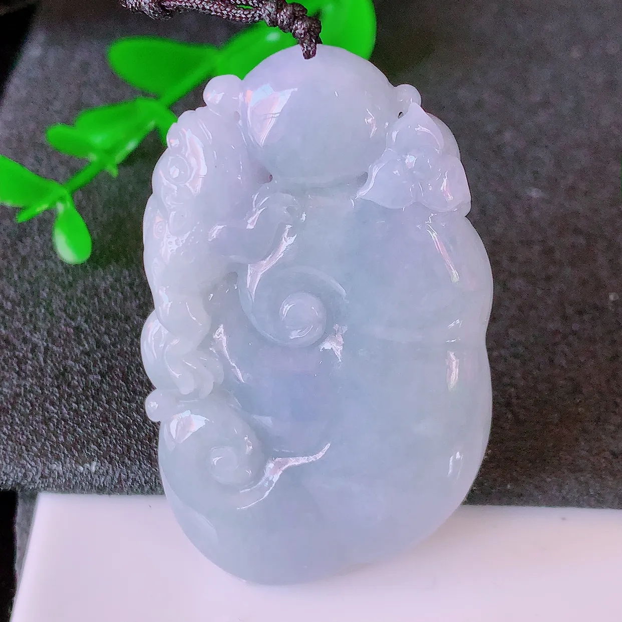 自然光实拍，冰润紫罗兰翡翠如意吊坠，上身效果非常美，饱满大气，工艺美，万事如意，如意一生，#41.5