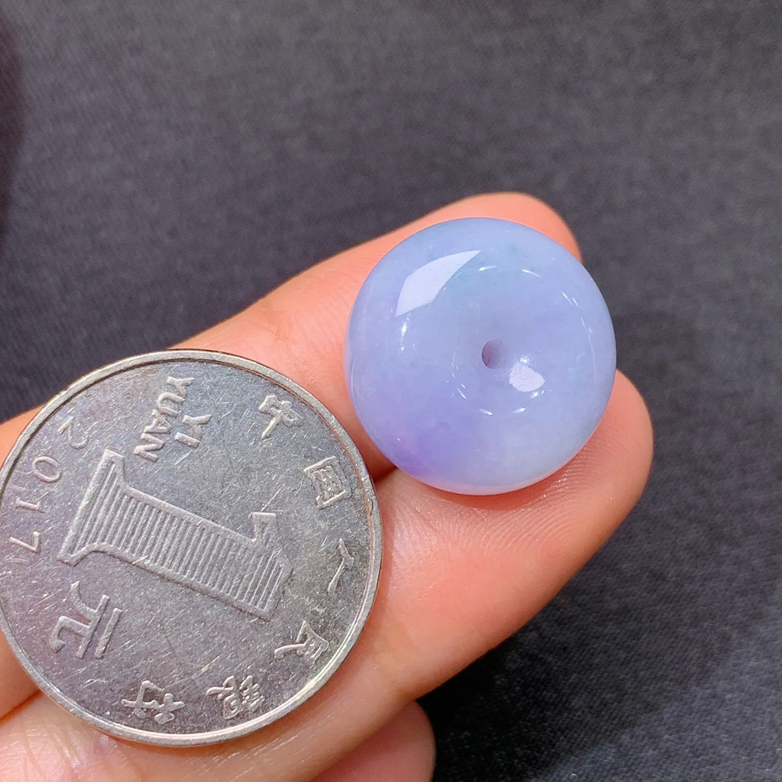 紫罗兰平安扣，温润细腻，颜色鲜艳，种水足 尺寸17.3*9