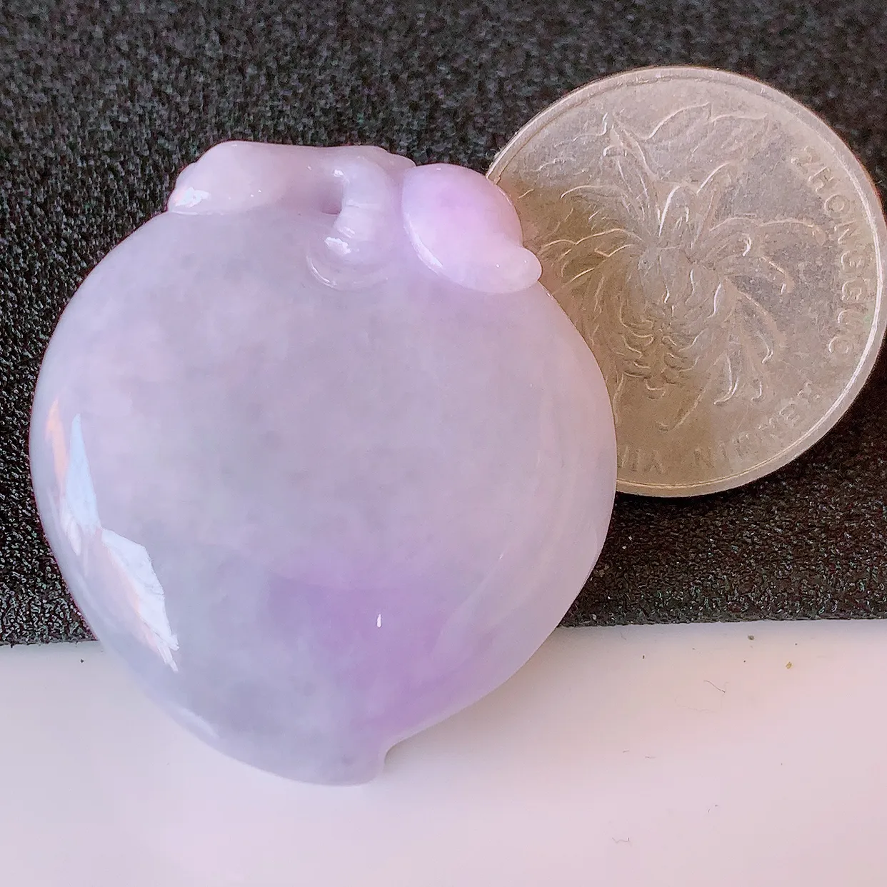 自然光实拍，冰润紫罗兰翡翠桃子吊坠，翠色灵动，种老水足，寓意好，品相佳，佩戴佳品！#32.5