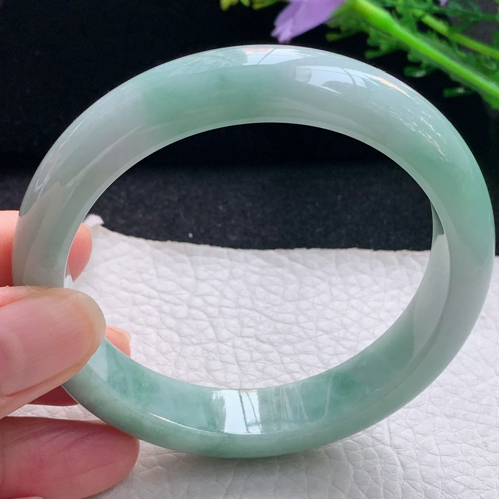 js自然光59*13.2*8.2平安镯 翡翠a货玉手镯飘蓝花宽边珠宝玉手环