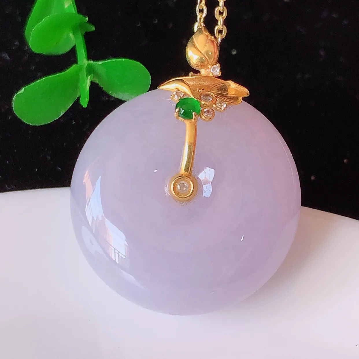 自然光实拍，18K金镶嵌水润紫罗兰翡翠平安扣吊坠，玉扣，冰润光泽，寓意平平安安，平安扣佩戴时尚漂亮！#42.5整体30.5*24.5*12.8裸石24.5*24.5