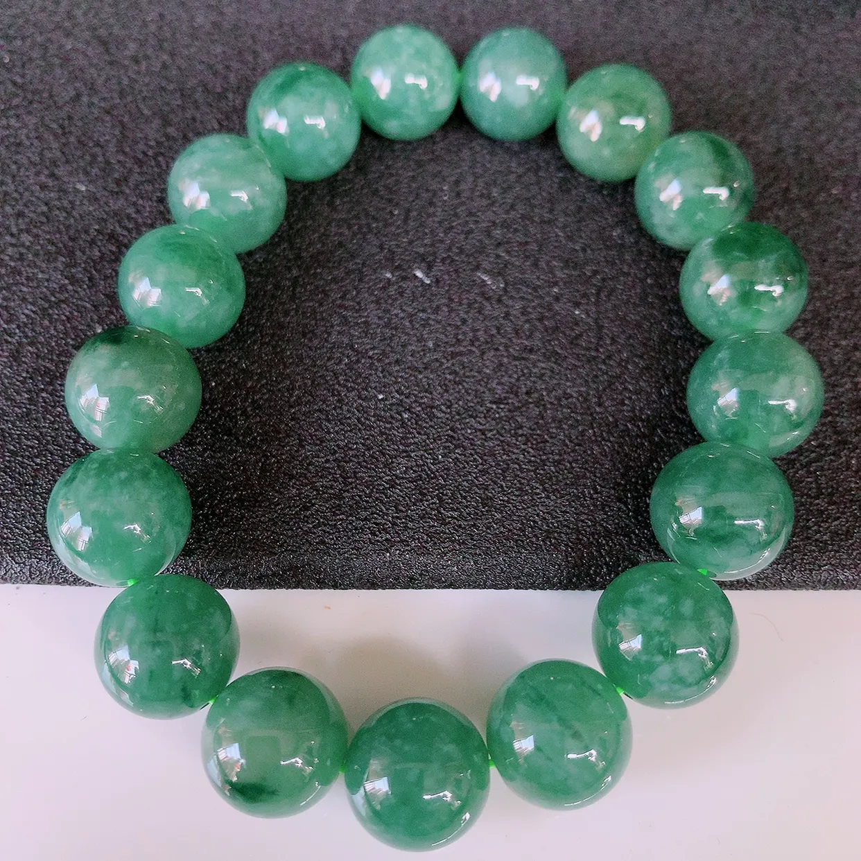 自然光实拍，冰润飘花翡翠手串手链，种老水足，冰清玉润  颜色漂亮  #001.1取一尺寸11.8