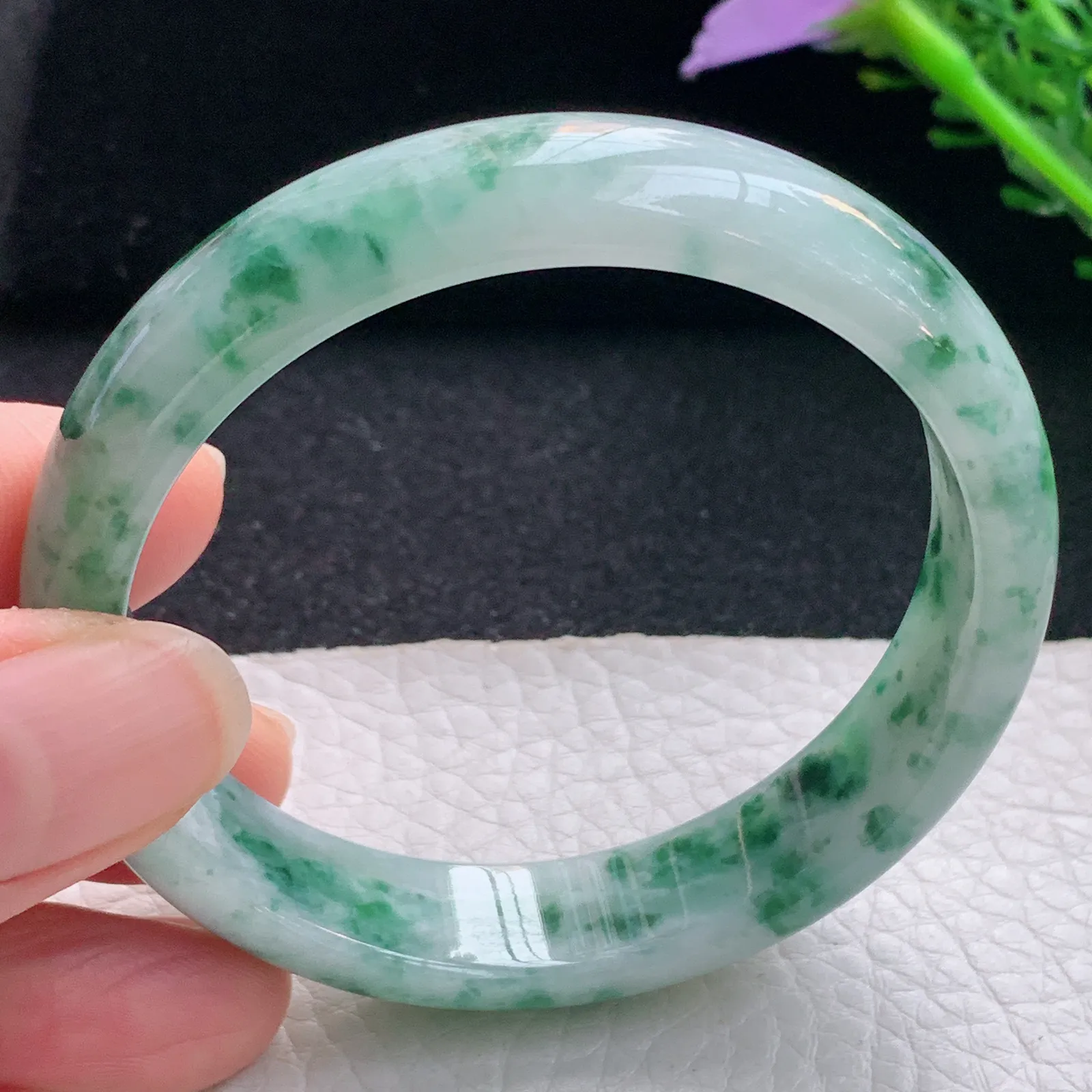 js自然光55*13*6.8平安镯 翡翠a货玉手镯飘花宽边珠宝玉手环