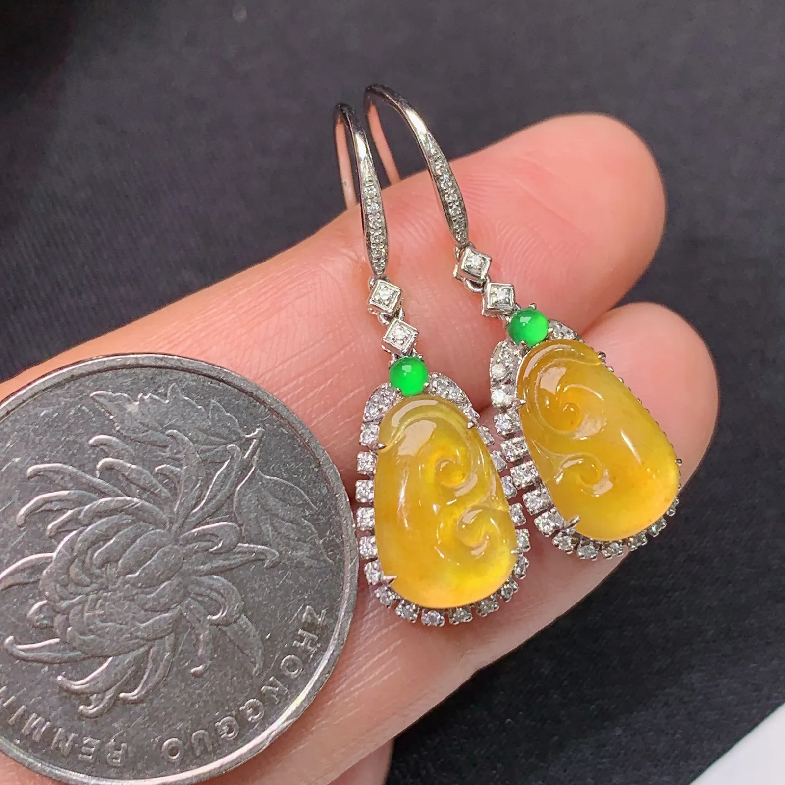 冰黄翡树叶耳坠，18k金镶嵌，精致时尚，冰透水润，颜色鲜亮 尺寸11.7*7.2*2