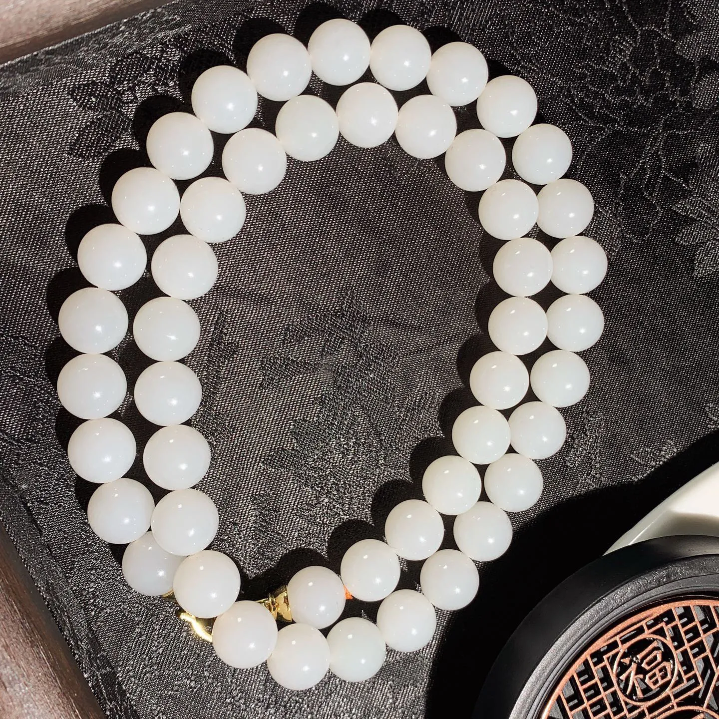 新疆和田玉白玉羊脂白项链。白玉妈妈链。单颗尺寸10。玉质细腻油润。手推出油。佩戴高端典雅。lt251205