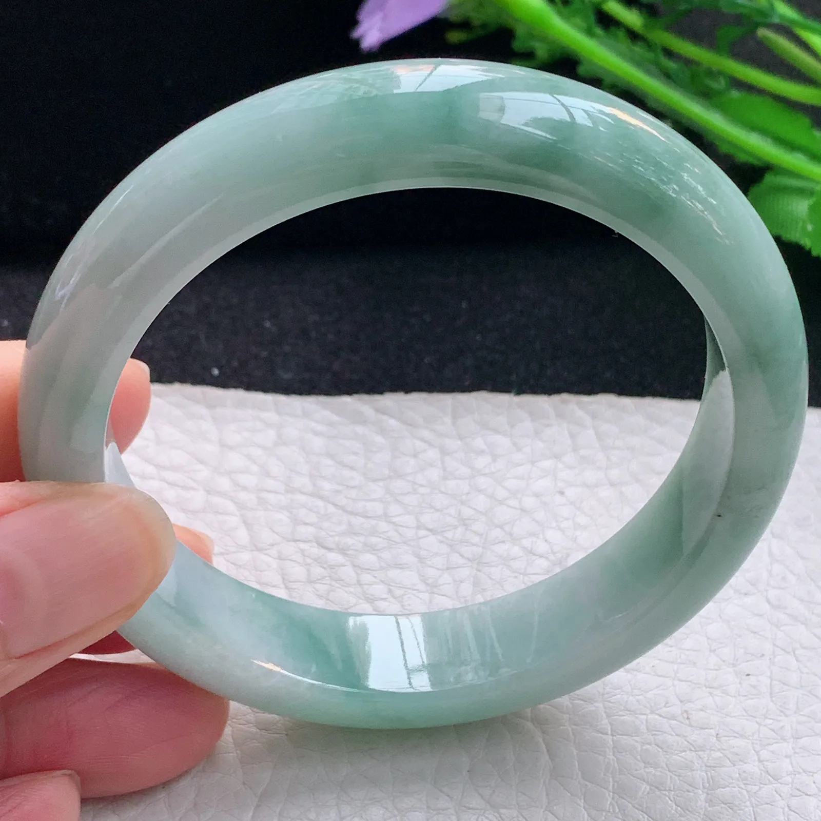 js自然光59*13.2*8.2平安镯 翡翠a货玉手镯飘蓝花宽边珠宝玉手环