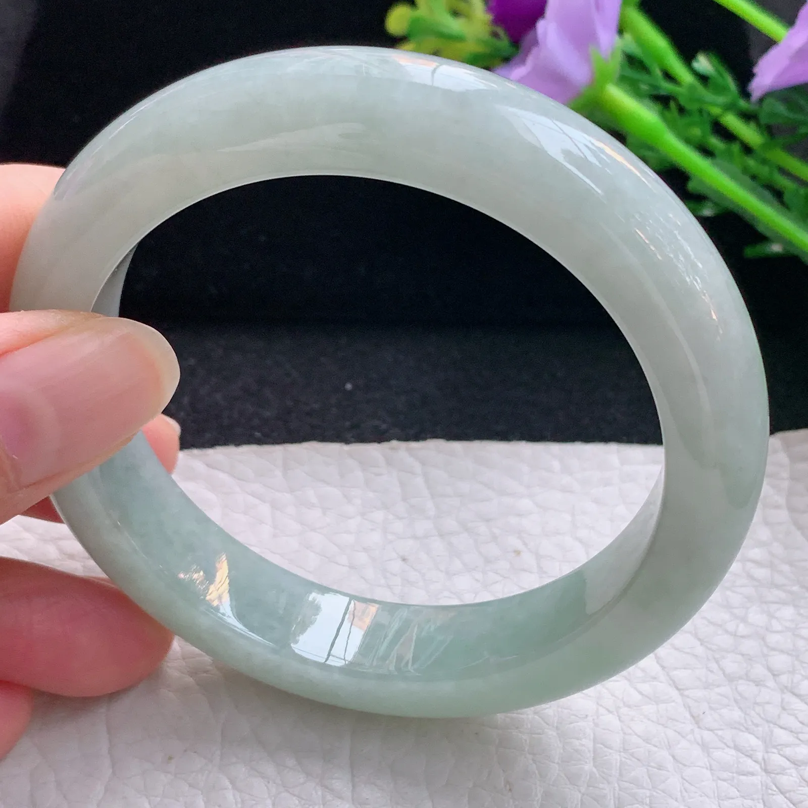 js自然光57*12.5*9平安镯 翡翠a货玉手镯浅绿宽边珠宝玉手环