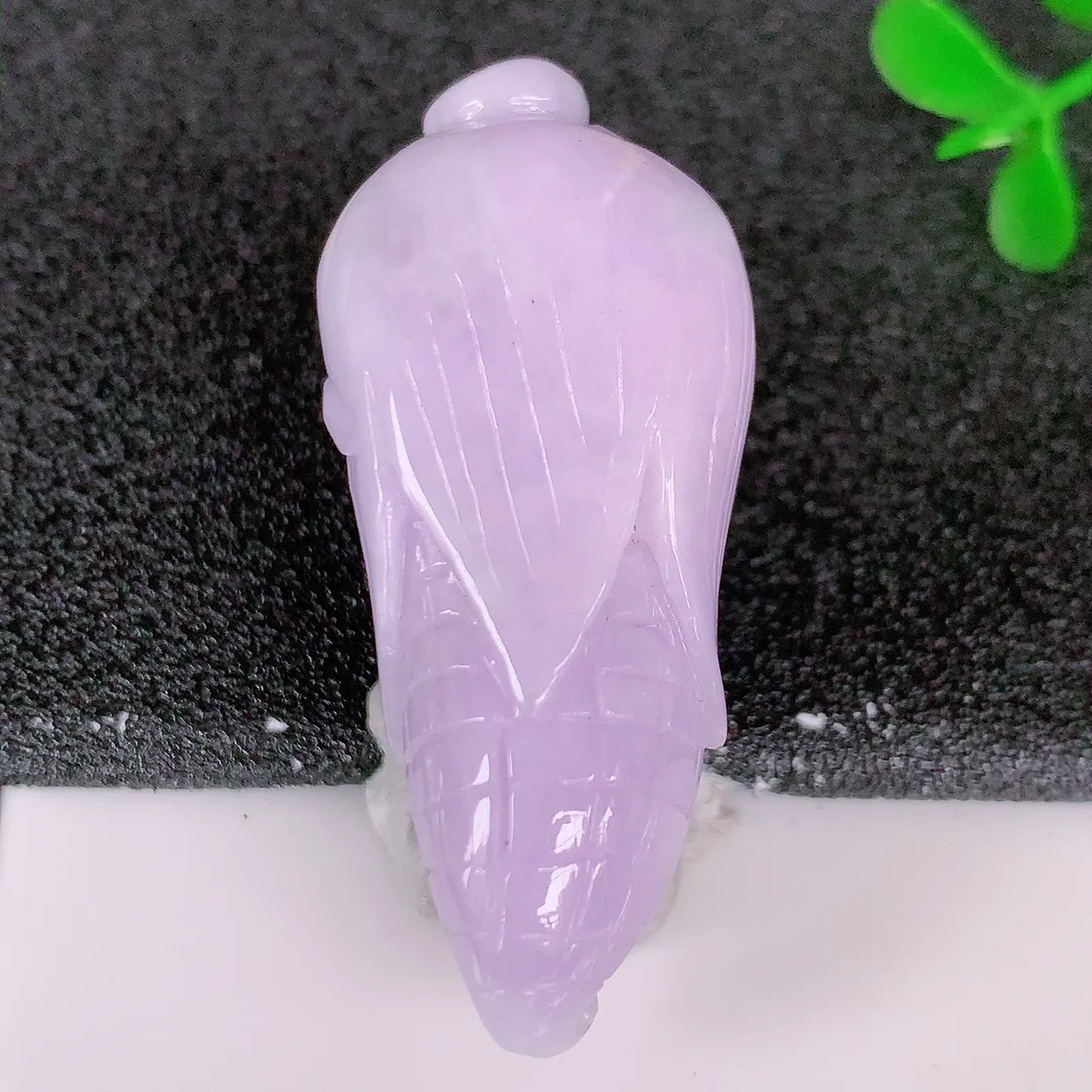 自然光实拍，水润紫罗兰翡翠玉米吊坠，多子多福，翠色灵动，玉质细腻，颜色漂亮，品相佳，佩戴佳品！#05