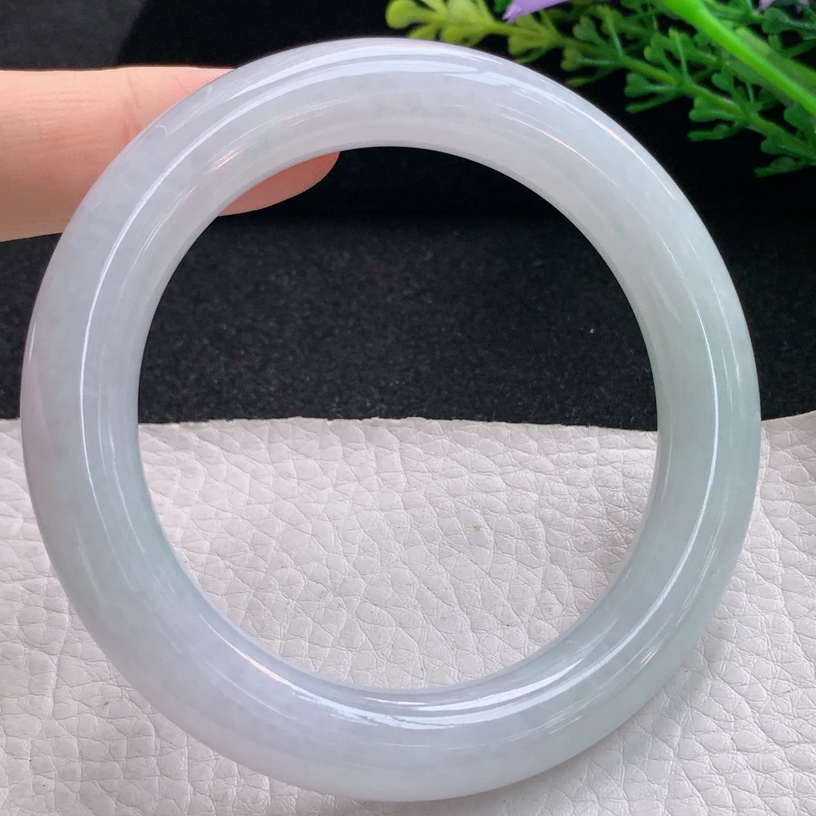 hf自然光57*10.8*11美人镯 翡翠a货玉手镯清新飘绿圆条珠宝玉手环