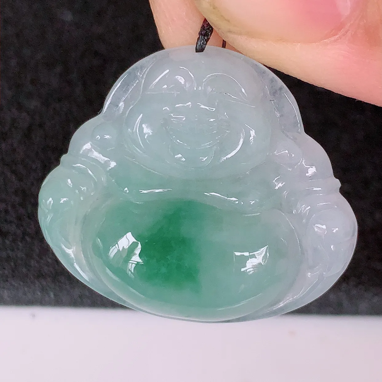 自然光实拍，冰飘花翡翠佛公吊坠，玉笑佛，饱满，开脸喜庆，配戴优雅迷人！#57.3