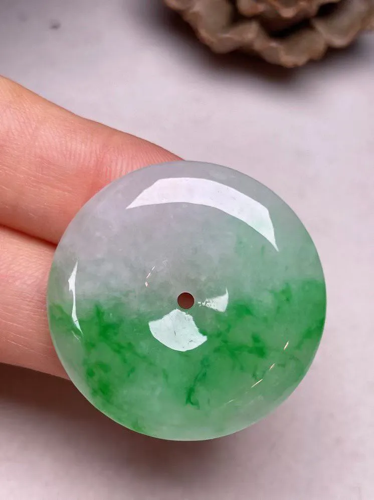 冰糯种飘绿【平安扣】吊坠，种水好，玉质细腻 ，卖相好‘