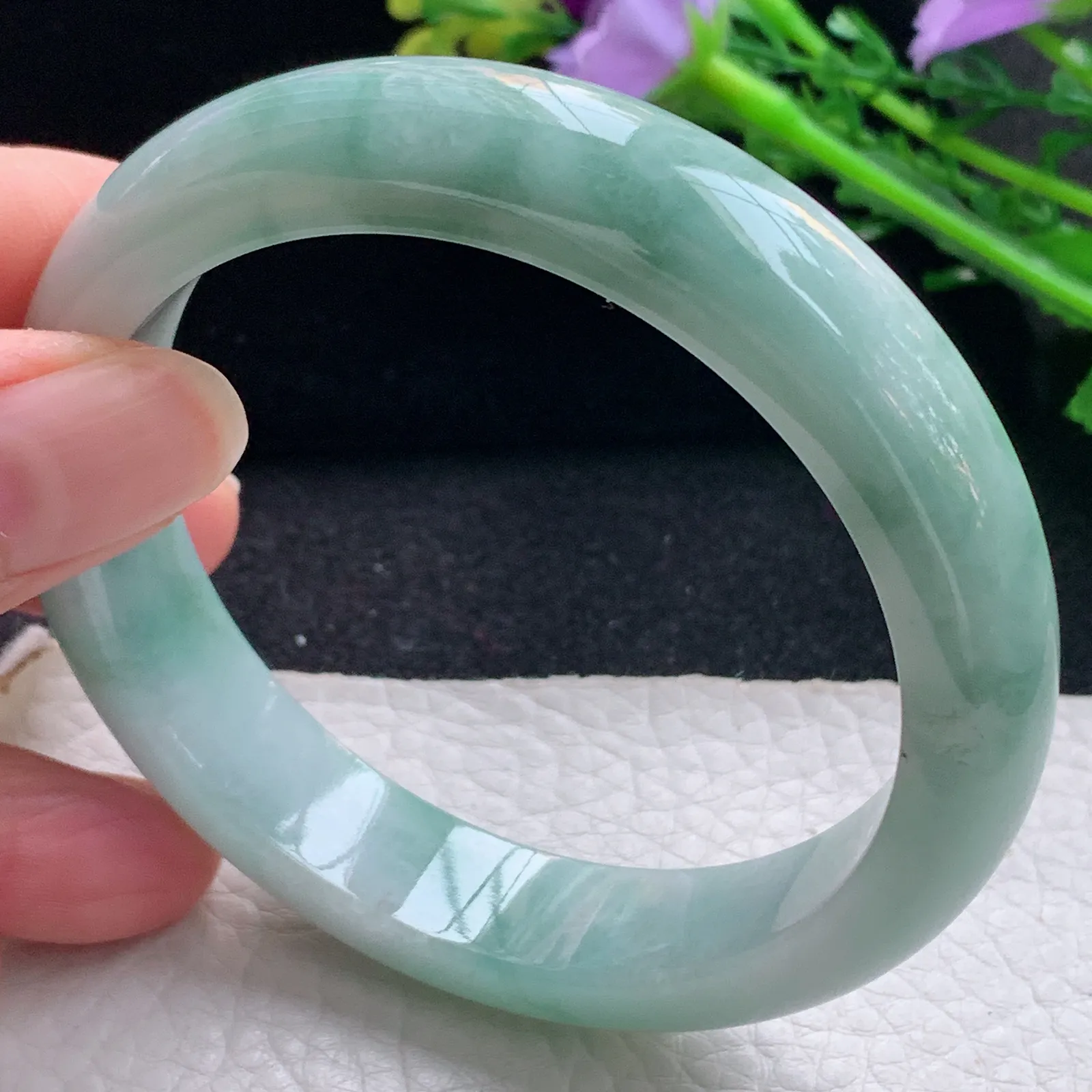 js自然光59*13.2*8.2平安镯 翡翠a货玉手镯飘蓝花宽边珠宝玉手环