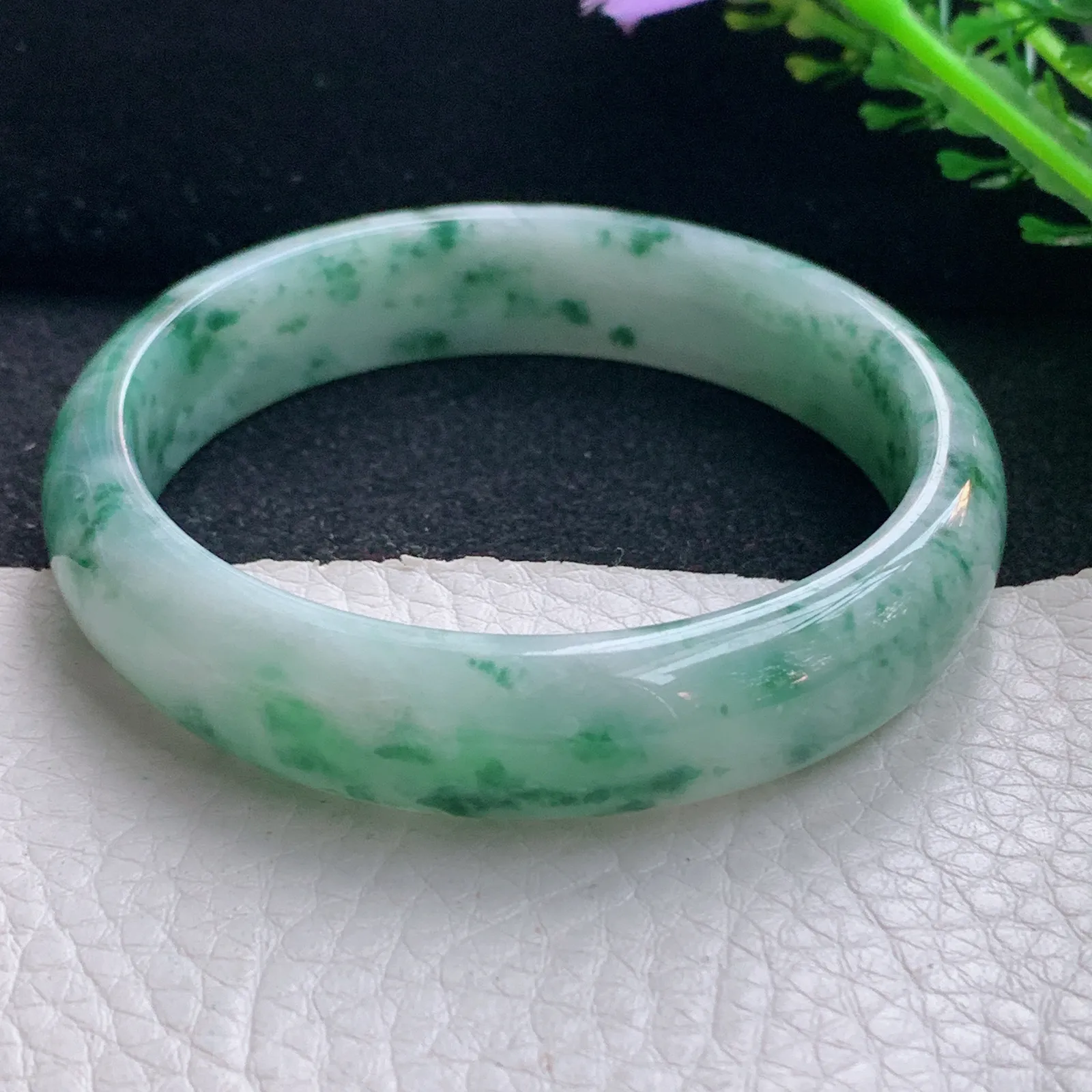 js自然光55*13*6.8平安镯 翡翠a货玉手镯飘花宽边珠宝玉手环