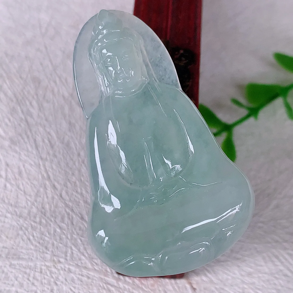 自然光实拍，冰种翡翠观音菩萨吊坠，玉净瓶观音，冰透亮泽，美观亮丽，观音面相端庄#46.3