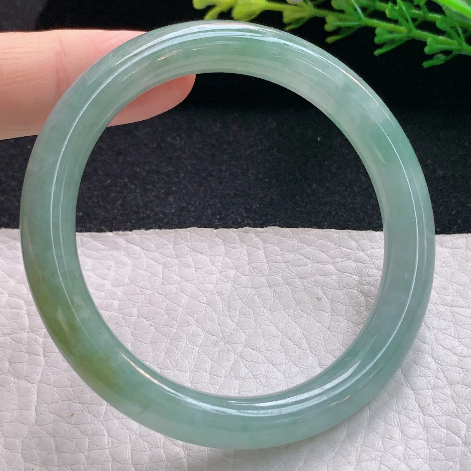 hf自然光53*8.8*8.2美人镯 翡翠a货玉手镯黄加绿圆条珠宝玉手环