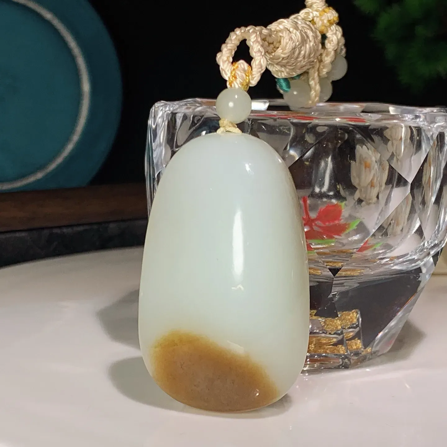 新疆且末糖平安无事牌子挂件。尺寸47/29/13重31克。玉质细腻油润。手推出油。佩戴高端典雅。lt251206