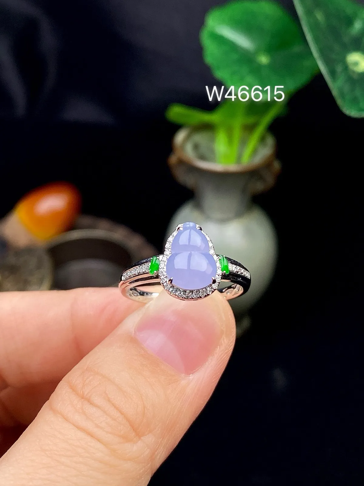【冰种紫葫芦戒指】质地细腻，冰透纯净，唯美漂亮，珍藏品质，18K金钻镶嵌，裸石尺寸8.9*6.6*3