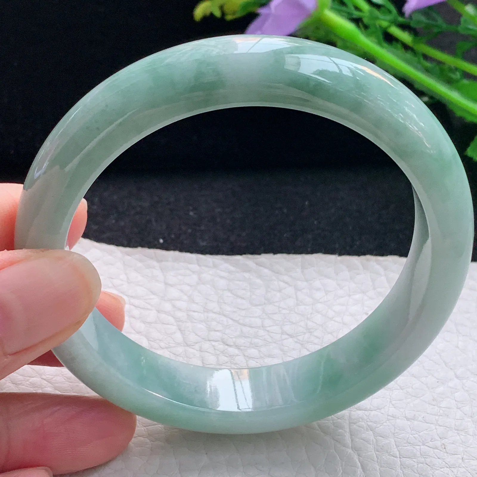 js自然光59*13.2*8.2平安镯 翡翠a货玉手镯飘蓝花宽边珠宝玉手环