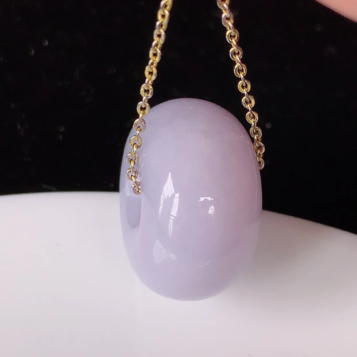 自然光实拍，冰润紫罗兰翡翠路路通吊坠，路路畅通，翠色灵动，种老水足，寓意好，品相佳，佩戴佳品！#12.3