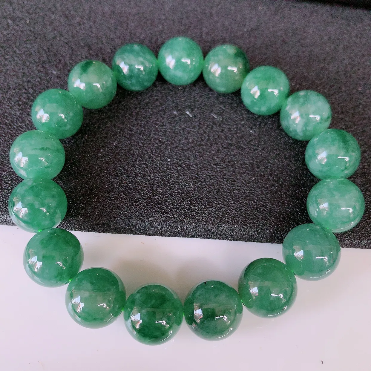 自然光实拍，冰润飘花翡翠手串手链，种老水足，冰清玉润  颜色漂亮  #001.1取一尺寸11.8