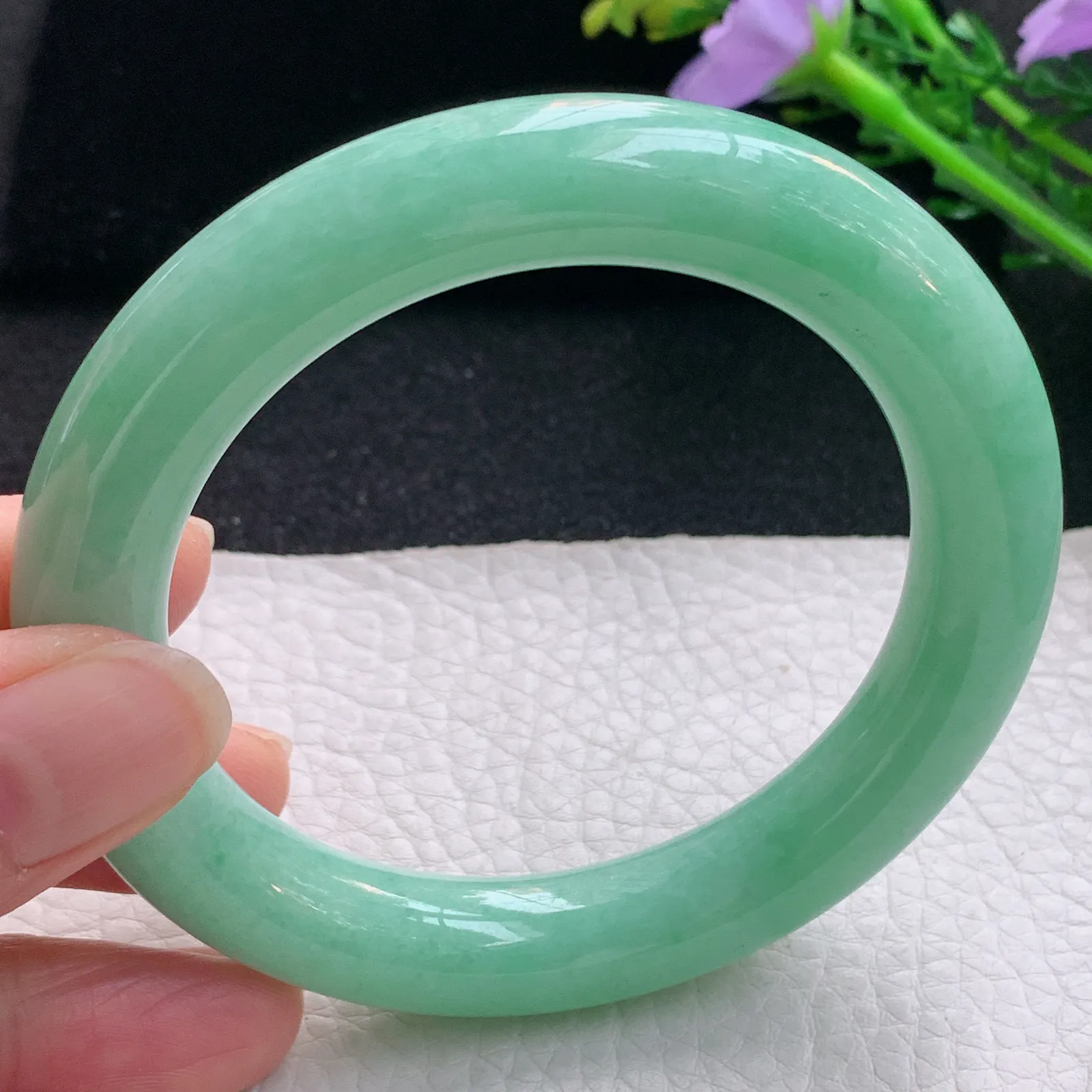 yh自然光57.5*11美人镯 翡翠a货玉手镯果绿圆条珠宝玉手环