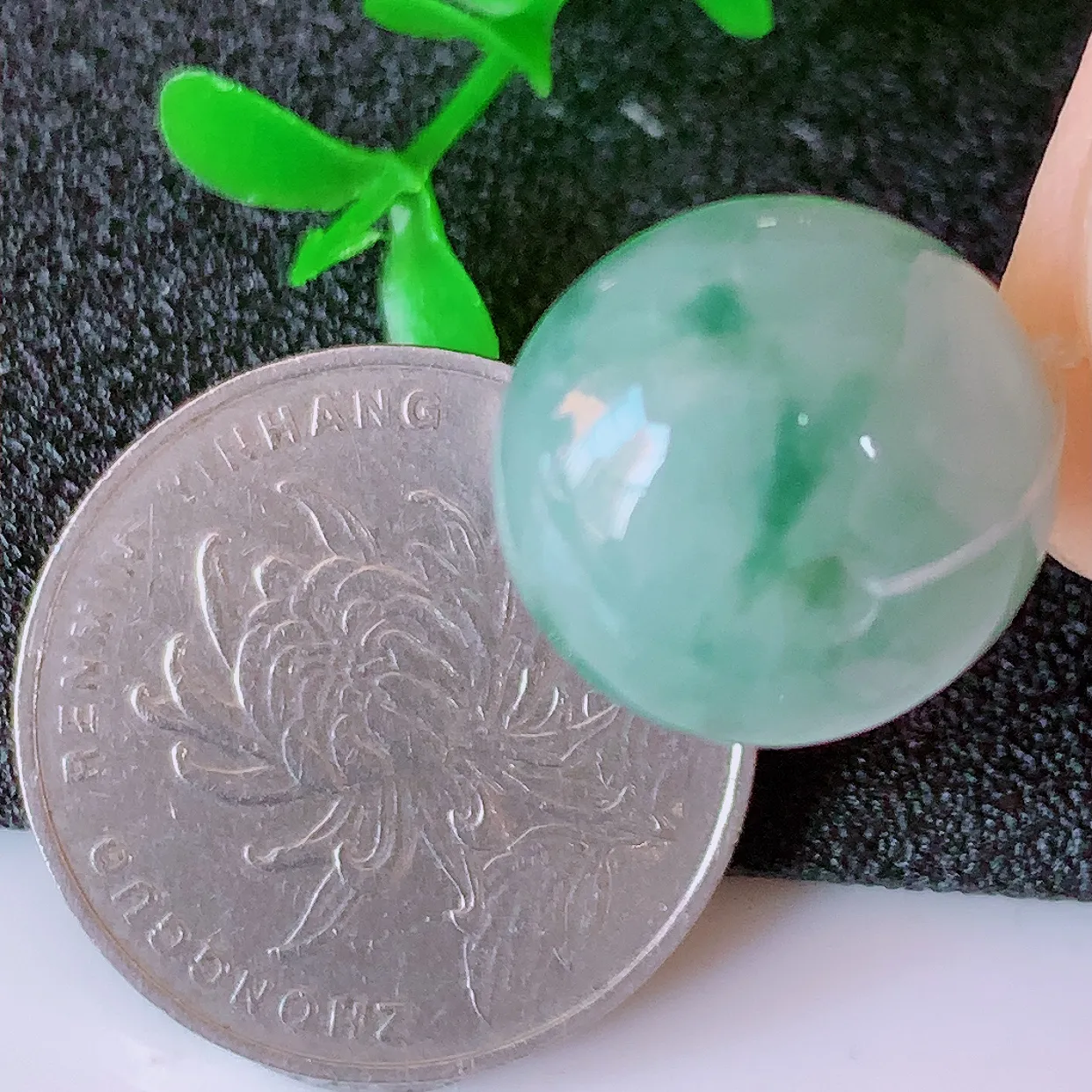 自然光实拍，冰飘花翡翠路路通吊坠，路路畅通，种老水足，雕工精湛 ，寓意美好，佩戴时尚出众！#49.5