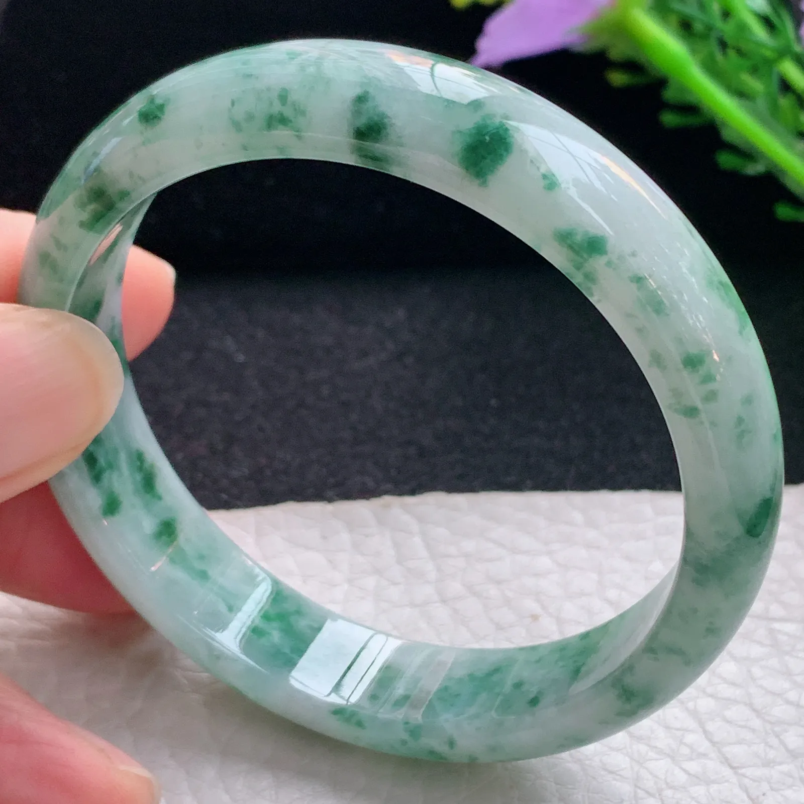 js自然光55*13*6.8平安镯 翡翠a货玉手镯飘花宽边珠宝玉手环