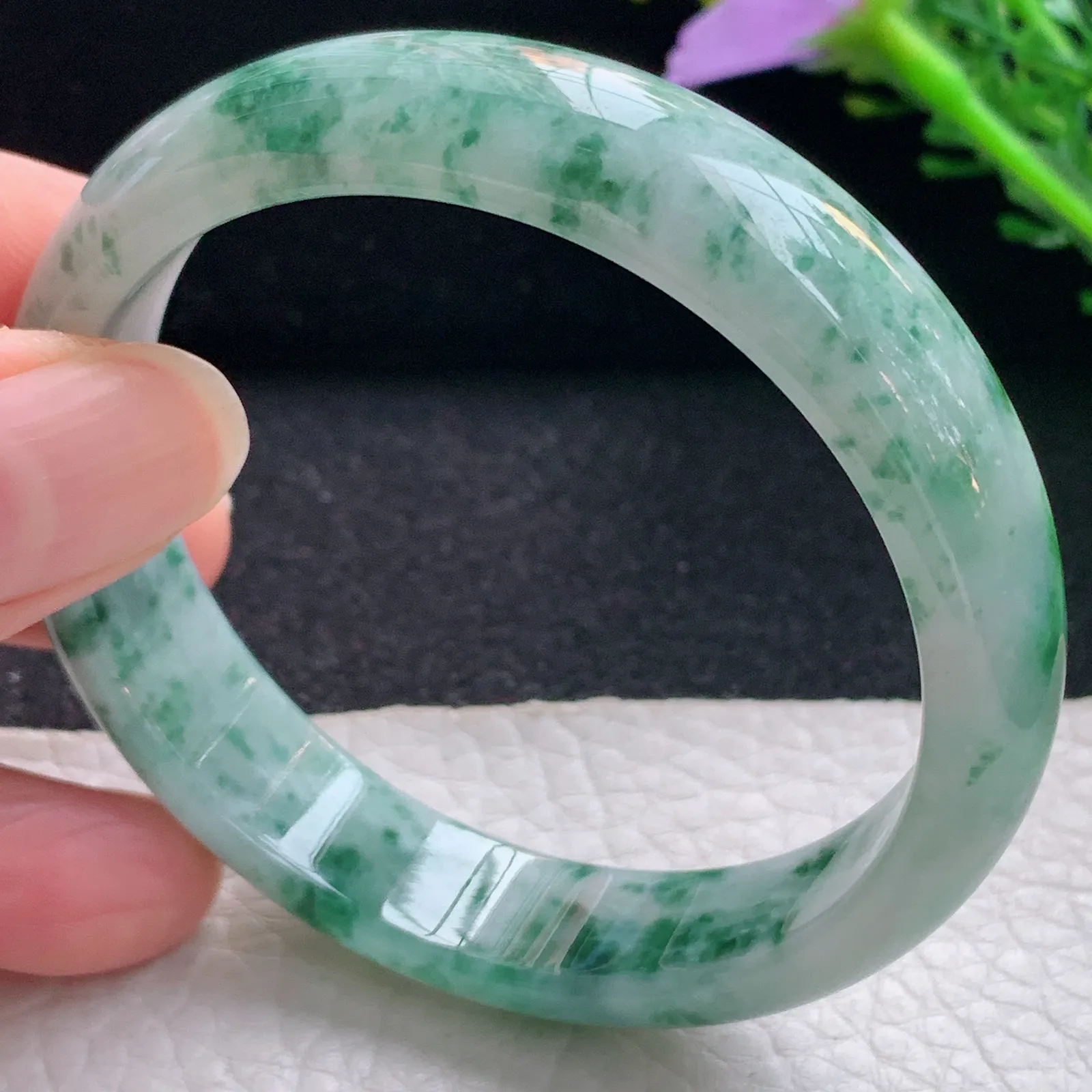 js自然光55*13*6.8平安镯 翡翠a货玉手镯飘花宽边珠宝玉手环