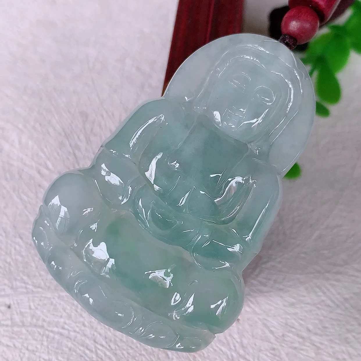 自然光实拍，冰种翡翠观音菩萨吊坠，净瓶观音，冰透亮泽，美观亮丽，观音面相端庄#46.3