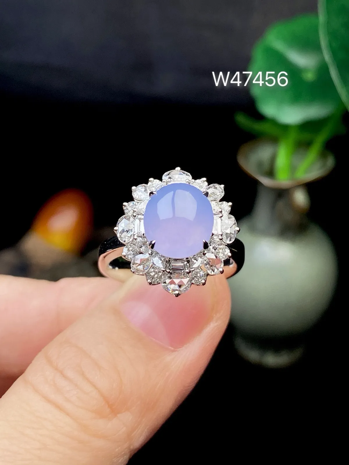 【冰种紫蛋面戒指】饱满度很好，无纹无裂，晶莹剔透，18k金钻镶嵌，裸石尺寸9.4*8.2*3.8毫米