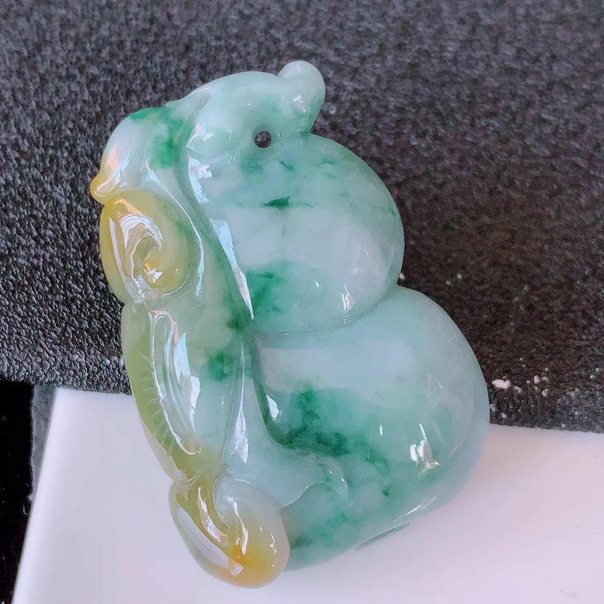 自然光实拍，冰润三彩翡翠福禄葫芦吊坠，翠色灵动，种老水足，寓意好，品相佳，佩戴佳品！#32.5