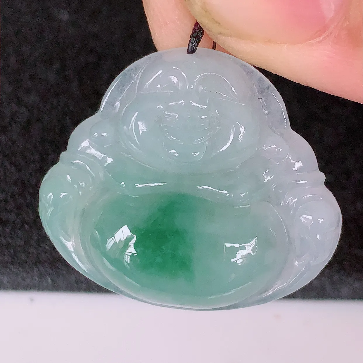 自然光实拍，冰飘花翡翠佛公吊坠，玉笑佛，饱满，开脸喜庆，配戴优雅迷人！#57.3