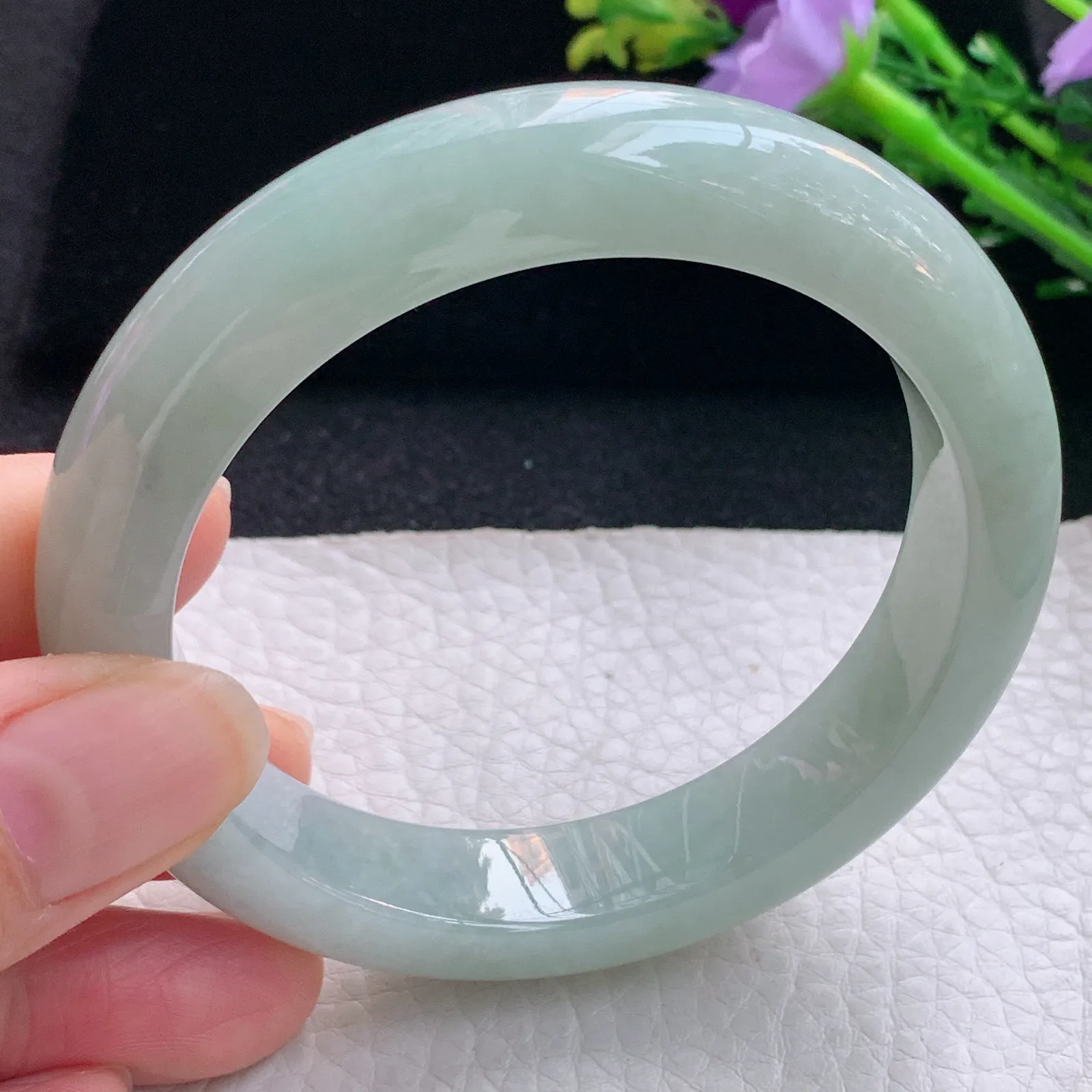 js自然光57*12.5*9平安镯 翡翠a货玉手镯浅绿宽边珠宝玉手环