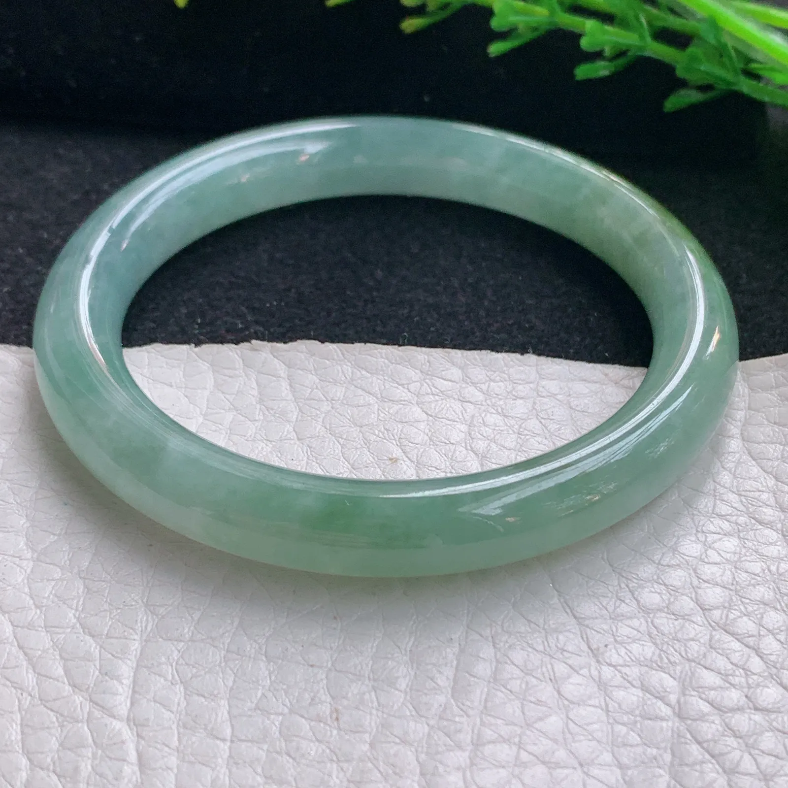 hf自然光53*8.8*8.2美人镯 翡翠a货玉手镯黄加绿圆条珠宝玉手环